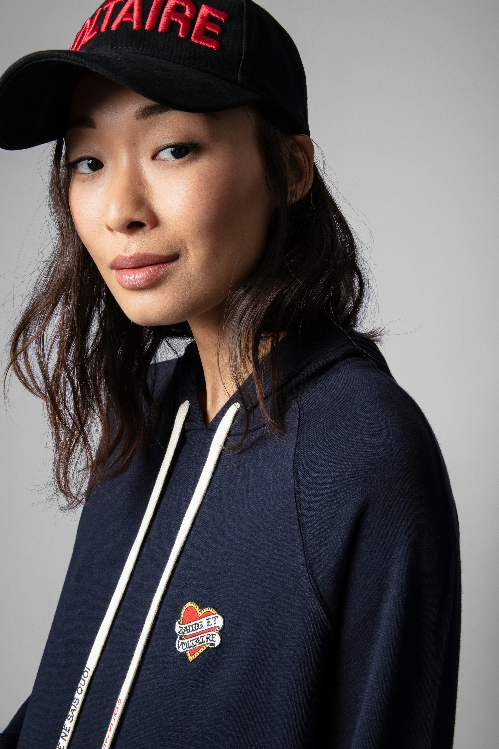 Clipper Small Sweatshirt - Women's navy blue sweatshirt with heart patch. Made with fibers from organic farming.